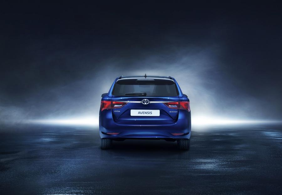  Toyota Avensis Touring Sports 2015 года  (фото 8 из 31)